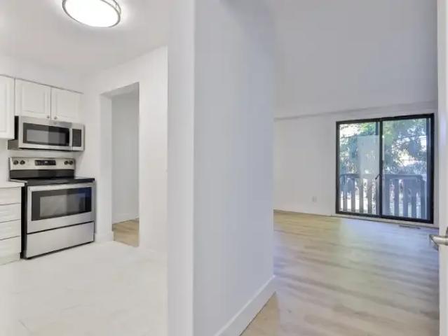 Townhouse 4 Bedroom For Rent Toronto ON 3000 ES104940233