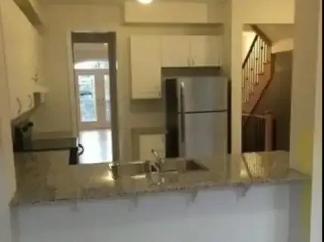 Townhouse 4 Bedroom For Rent Vaughan ON 3800 ES103091739