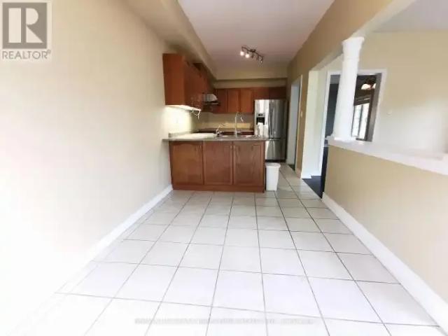 Townhouse 4 Bedroom For Rent Vaughan ON 4200 ES102518978