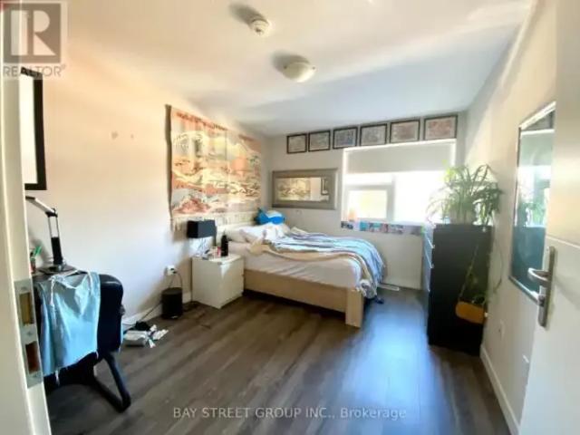 Townhouse 4 Bedroom For Rent Waterloo ON 1050 ELS101877548