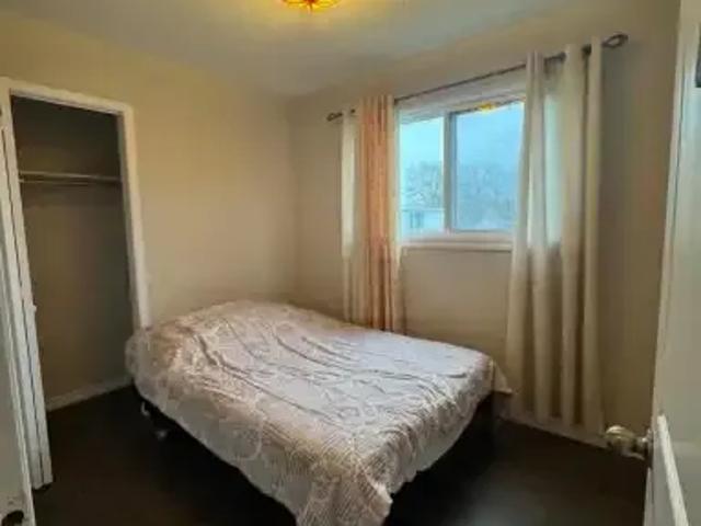 Townhouse 4 Bedroom For Rent Welland ON 2100 ES103322817