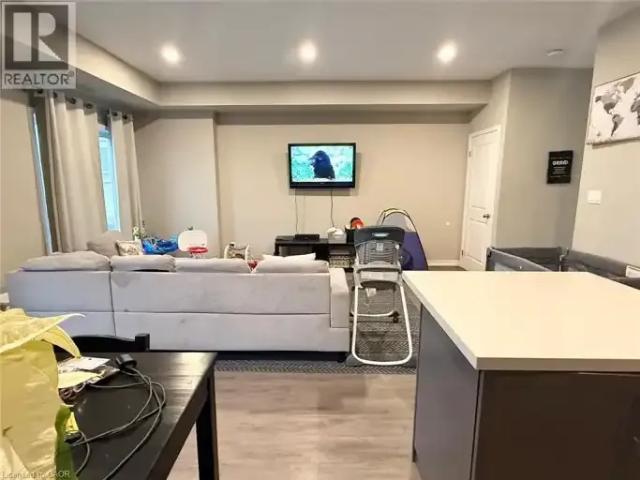 Townhouse 4 Bedroom For Rent Welland ON 2800 ES101877781