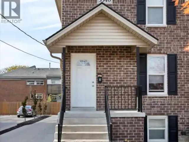 Townhouse 4 Bedroom For Rent Windsor ON 725 ES101877804
