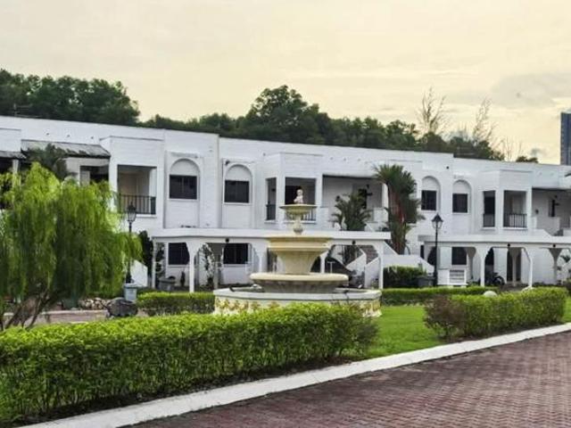 Townhouse COUNTRY VILLAS Country Heights KAJANG