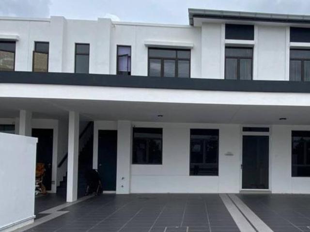 Townhouse CoHome Open Facing Regent Garden Puncak Alam