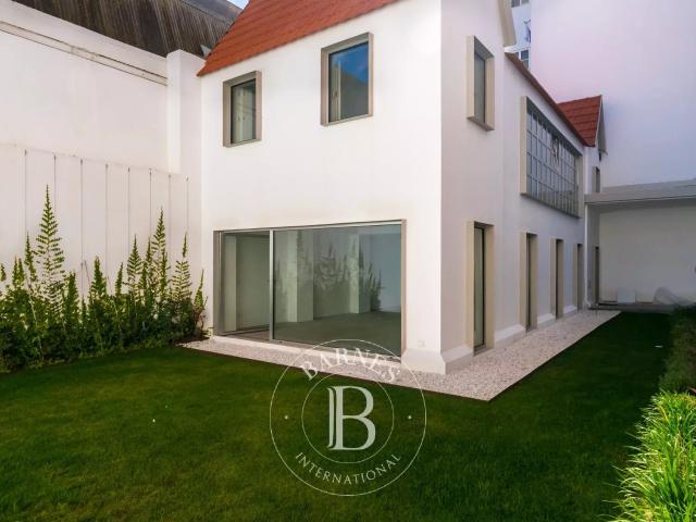 Townhouse com Jardim e Piscina