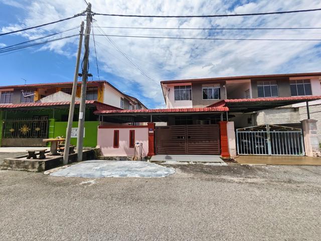 Townhouse Cantik Taman Krubong Perdana