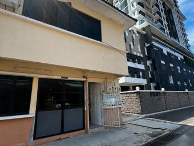 Townhouse Crystal Country Home Teluk Kumbar Bayan Lepas
