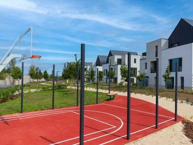 TOWNHOUSE cu 5 dormitori in Ansamblu Securizat cu Parc