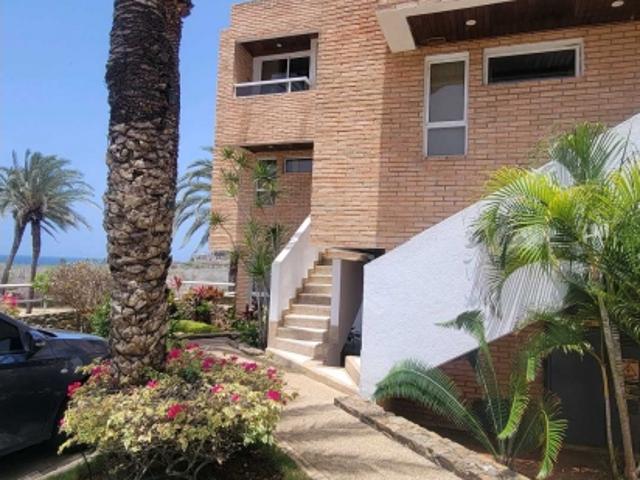 TOWNHOUSE ACTUALIZADO PLAYA EL ANGEL MARGARITA