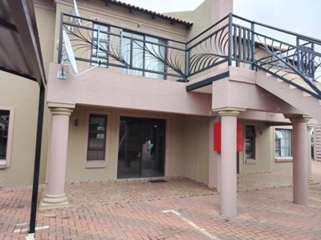 townhouse at debron on the market !