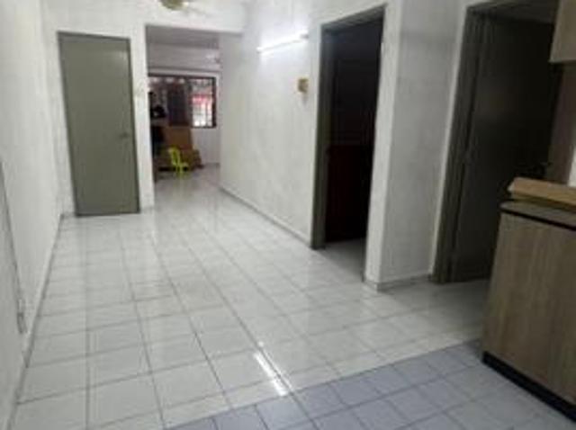 Townhouse Ground Floor For Sale Cash Back 1K Booking Deposit only