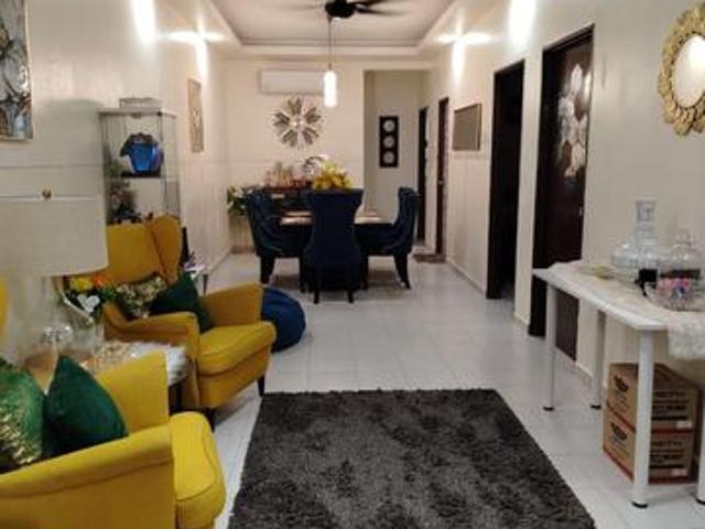 Townhouse Ground floor Taman Scientex Senai Can Full Loan Below Price
