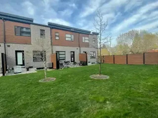 Townhouse Guelph ON LS102770889