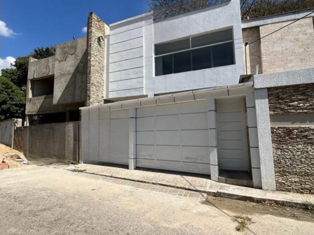 TOWNHOUSE DE LUJO A LA VENTA EN URBANIZACION CANTARRANA