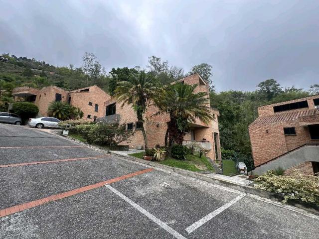 Townhouse en Oripoto El Hatillo