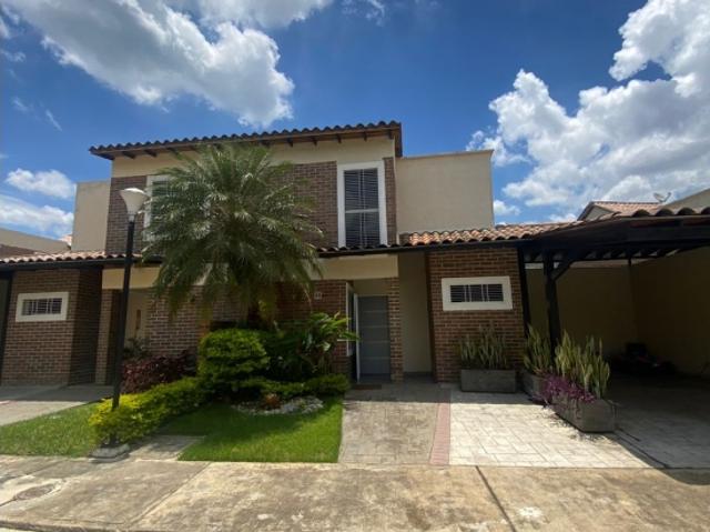 Townhouse en Naguanagua, Mañongo, Res. Villa Orense NG8433980