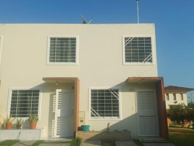 Townhouse en Venta en la Ensenada RGC 10029016