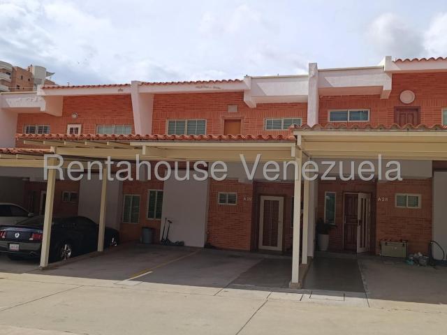 Townhouse en venta en Trigal Norte planta 100% pozo piscina