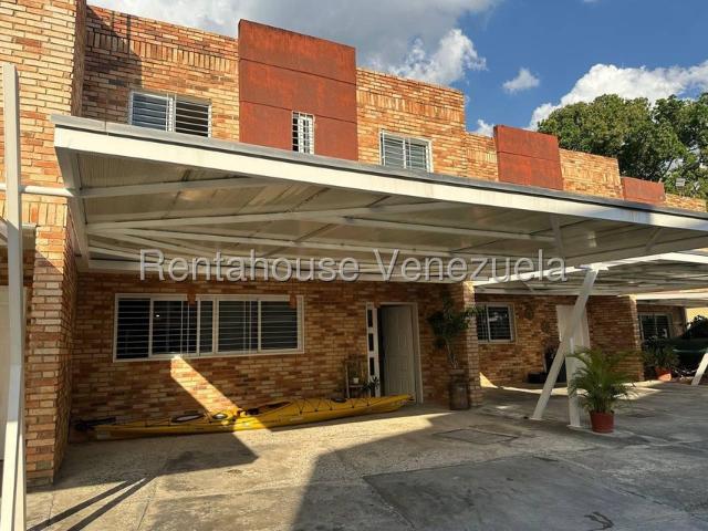 TOWNHOUSE EN VENTA EN URB. LAS DELICIAS MARACAY 26 14452
