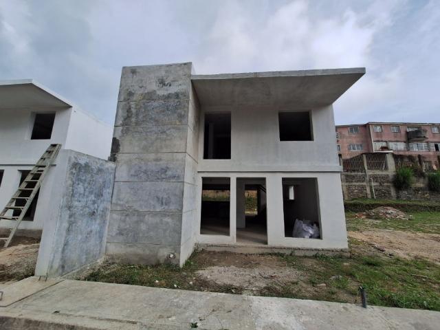 Townhouse en VENTA Obra Gris Urb. Monte Bello, Llano alto