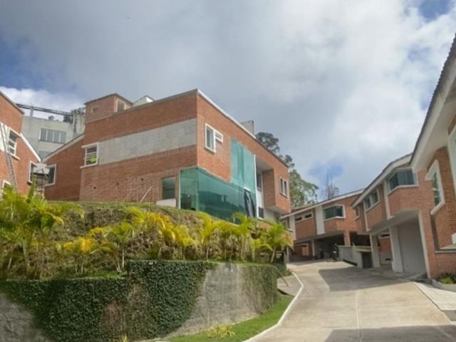 Townhouse en venta Urb. La Estancia – San Antonio de los altos