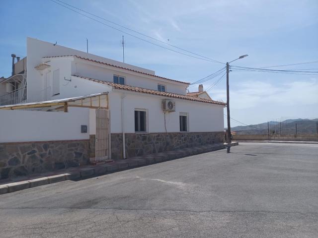 Townhouse for rent in Almanzora, Cantoria, Almería