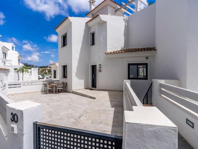 Townhouse For Rent in El Paraiso, Estepona