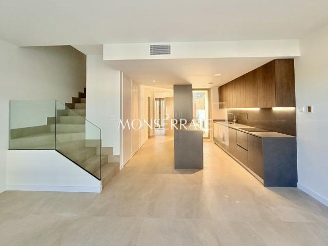 Townhouse for rent in Godella, Valencia