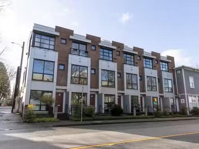 Townhouse for rent in Vancouver, Vancouver West, 682 W 16th Av.