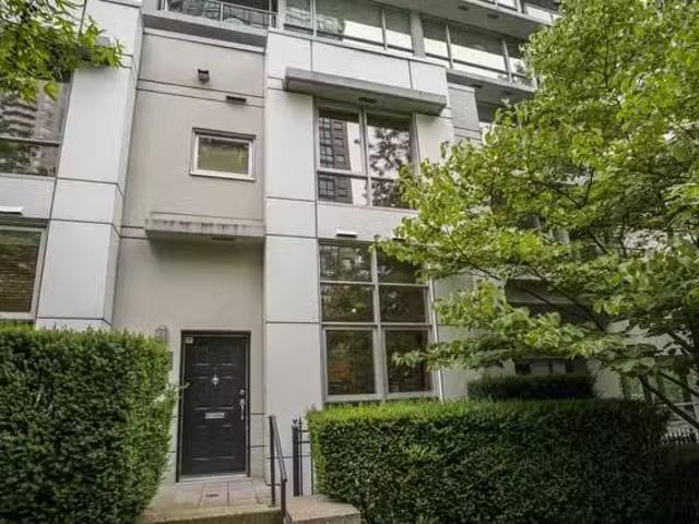 Townhouse for rent in Vancouver, Vancouver West, 707 Broughton.