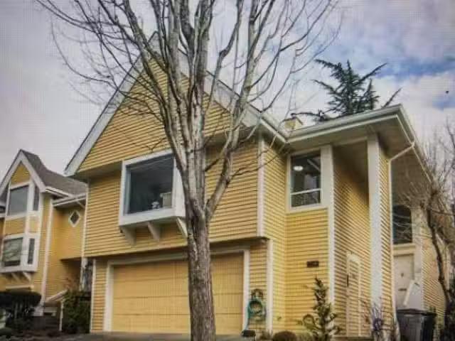Townhouse for rent in Vancouver, Vancouver East, Ground Level.