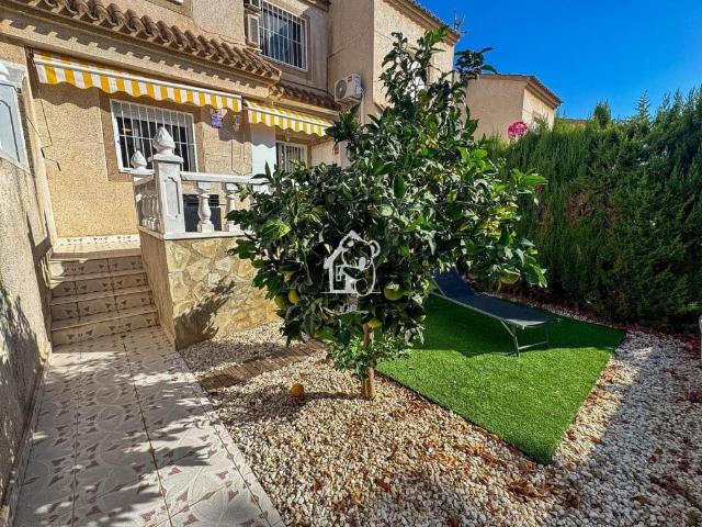 Townhouse for rent in Villamartin, Orihuela, Alicante