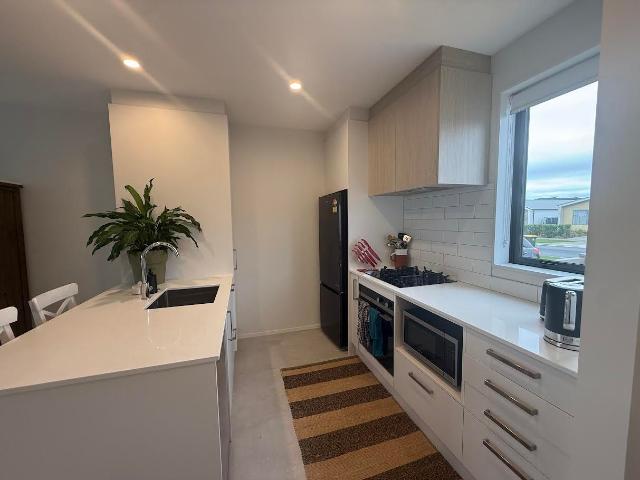 Townhouse for Rent Modern 2 bedroom townhouse in Park Estate, Karaka!