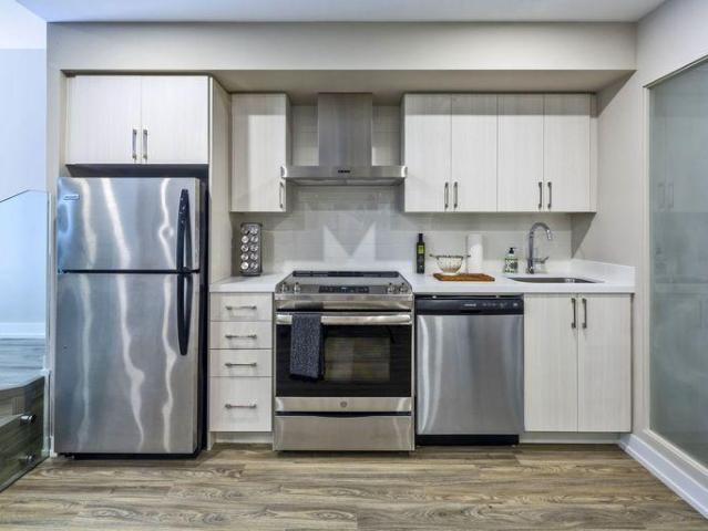 Townhouse For Rent Toronto ON 2600 ES96585206