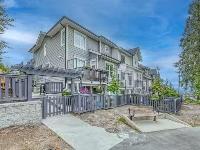 Townhouse for sale in Coquitlam, Coquitlam, 104 3421 Queenston.