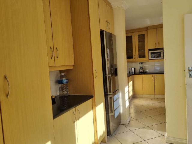 Townhouse For Sale in Beacon Bay