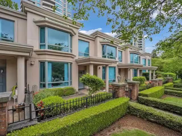 Townhouse for sale in Burnaby, Burnaby South, 2 6611 Southoaks.
