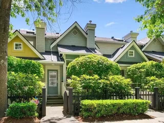 Townhouse for sale in Burnaby, Burnaby South, 6878 Village Grn.