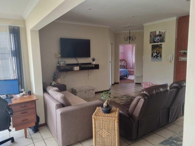 Townhouse For Sale in Gonubie