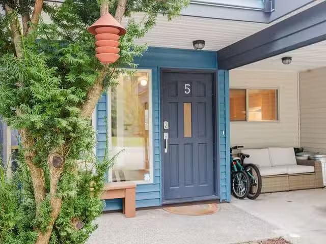 Townhouse for sale in Gibsons, Sunshine Coast, 5 623 Farnham R.
