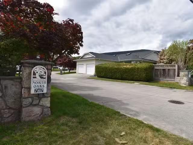 Townhouse for sale in Gibsons, Sunshine Coast, 23 767 North Ro.