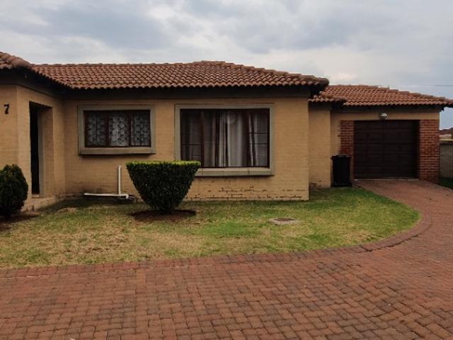 Townhouse For Sale in Delmas