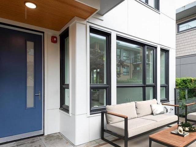 Townhouse for sale in Edgemont Vancouver North Vancouver 210 1055 Ridgewood Drive 262732099