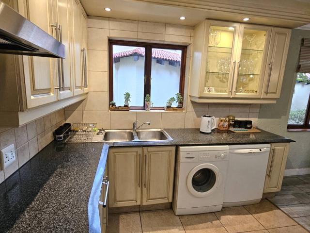 Townhouse For Sale in Ile du Lac