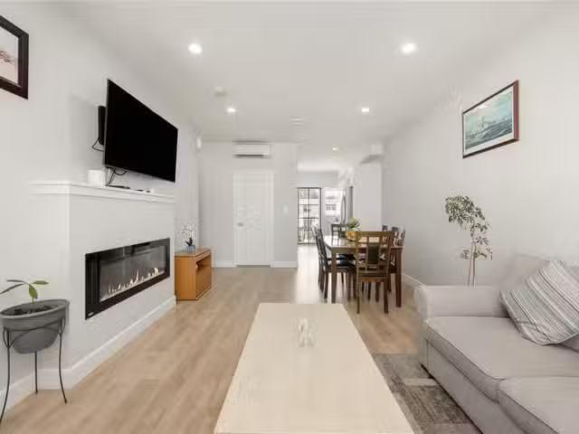 Townhouse for sale in Langford, 405 3351 Luxton Rd, 1037607