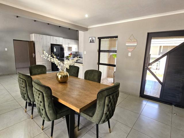 Townhouse For Sale in Leloko