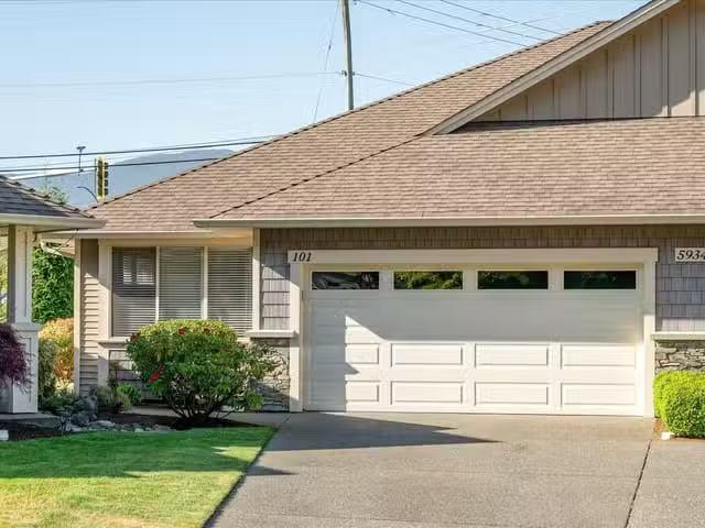 Townhouse for sale in Nanaimo, 101 5934 Kaden Pl, 1034150