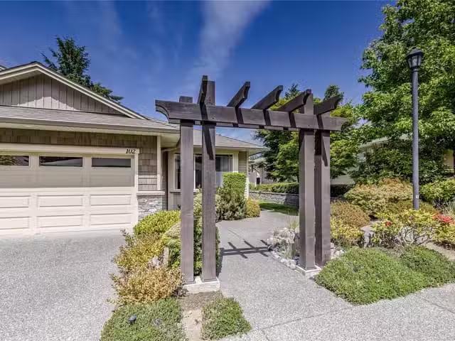 Townhouse for sale in Nanaimo, 102 4466 Stonebridge Pl, 1038899