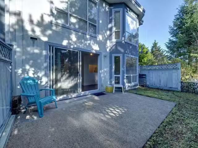 Townhouse for sale in Sechelt, Sunshine Coast, 5 5740 Marine W.
